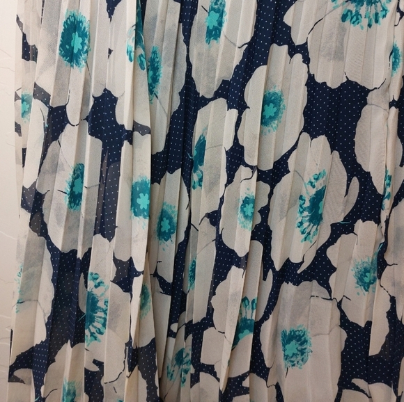 Maison Jules Pleated Sheer Overlay Floral Skirt Size XL Office Boho Flirty - Picture 2 of 9